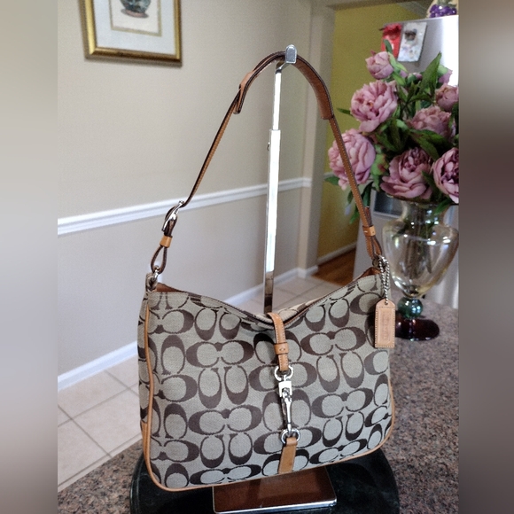 Vintage Coach Hampton Signature Tan Khaki Shoulder Handbag - Picture 1 of 17